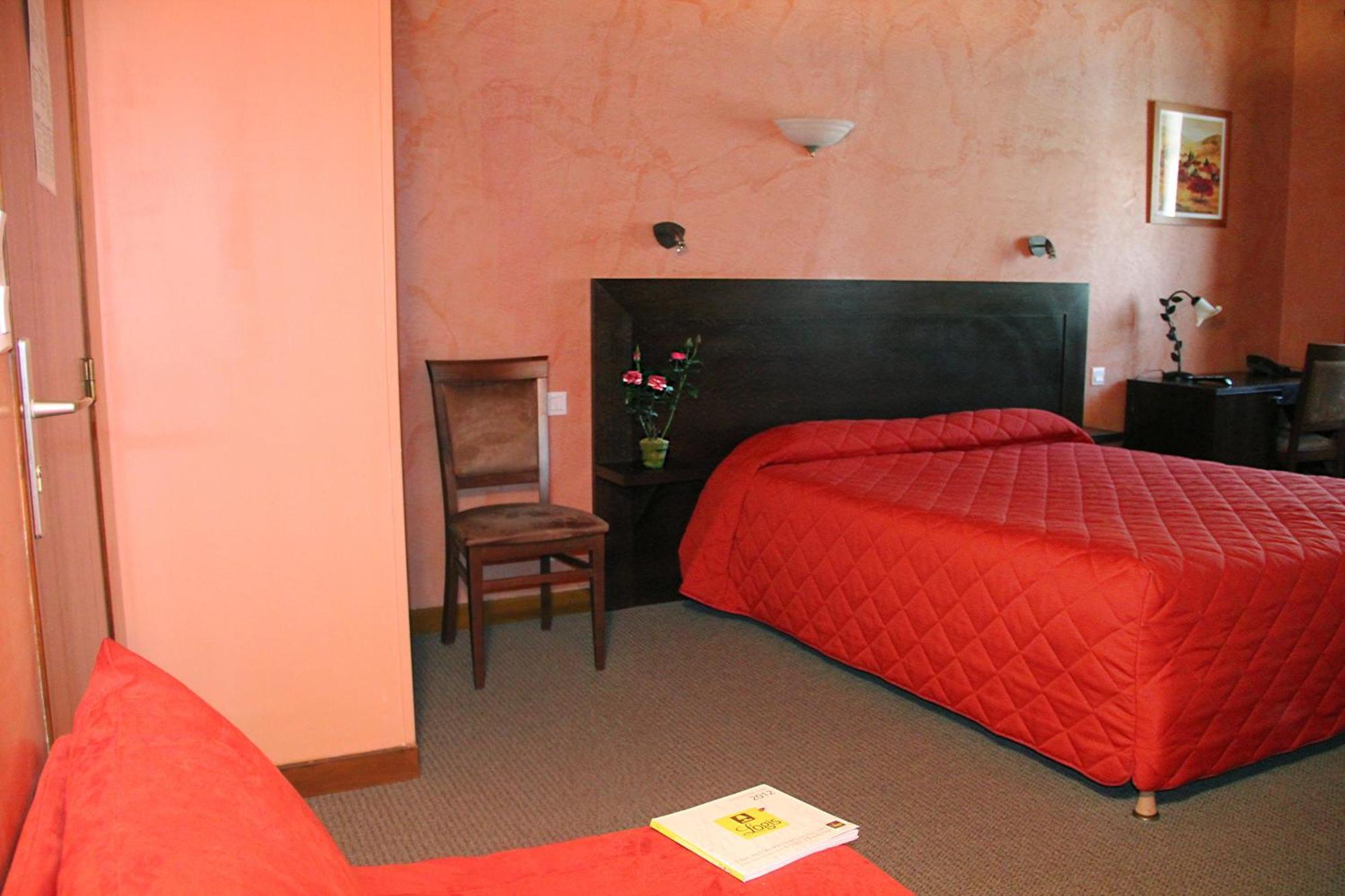 Logis Des Trois Maures Hotel Couches Exterior foto