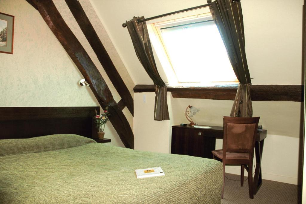 Logis Des Trois Maures Hotel Couches Cameră foto