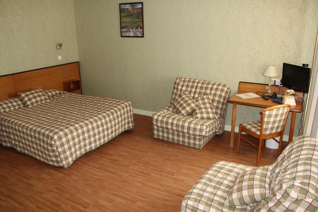 Logis Des Trois Maures Hotel Couches Cameră foto