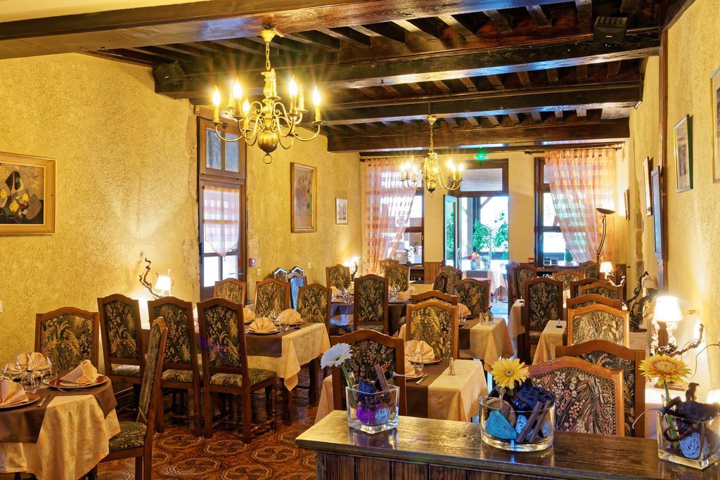 Logis Des Trois Maures Hotel Couches Exterior foto