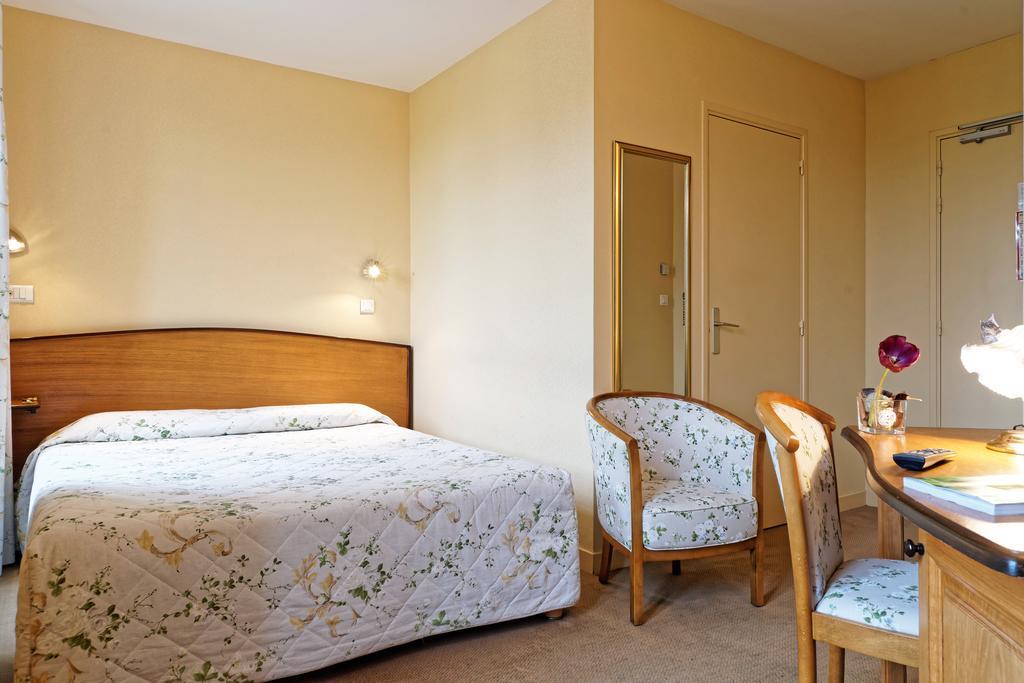 Logis Des Trois Maures Hotel Couches Exterior foto
