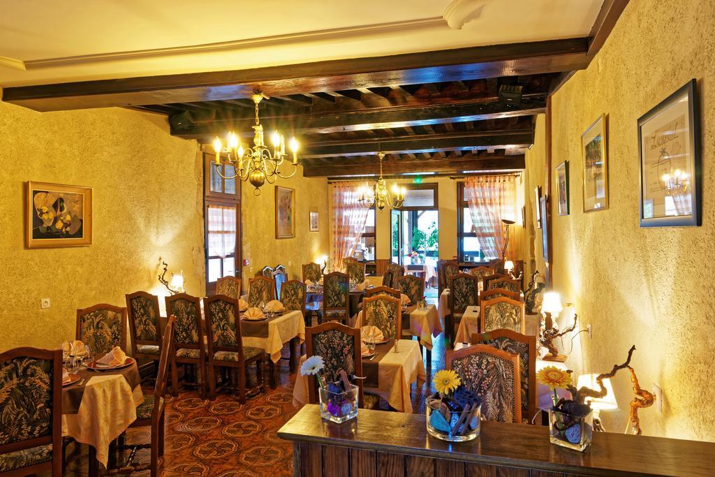 Logis Des Trois Maures Hotel Couches Exterior foto