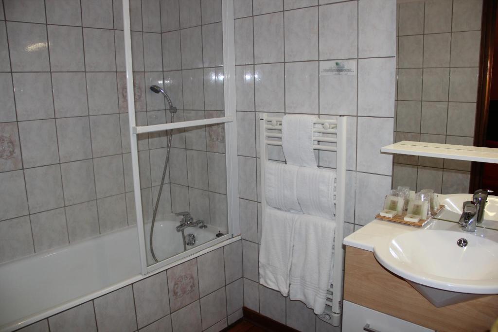 Logis Des Trois Maures Hotel Couches Cameră foto
