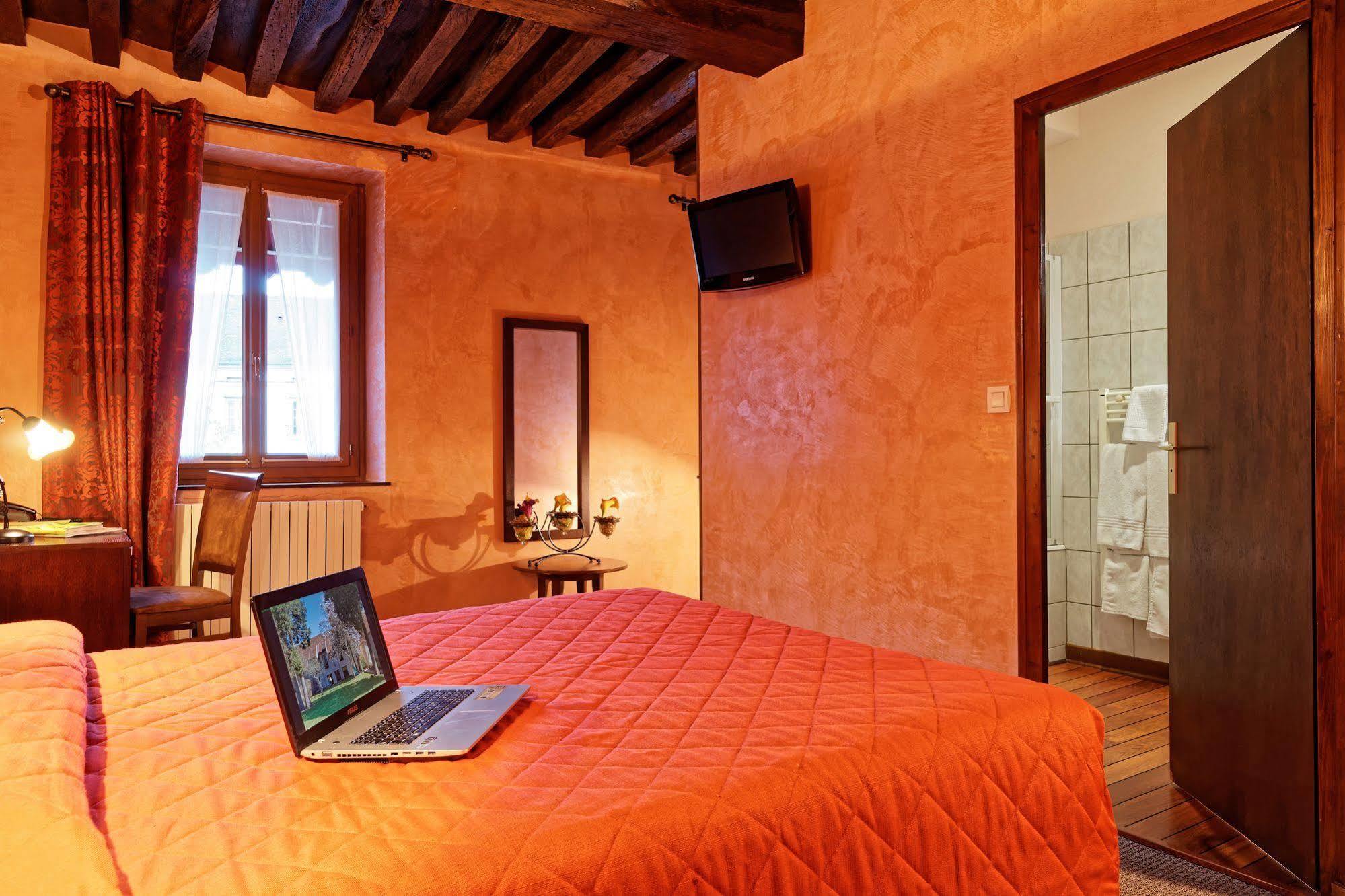 Logis Des Trois Maures Hotel Couches Exterior foto